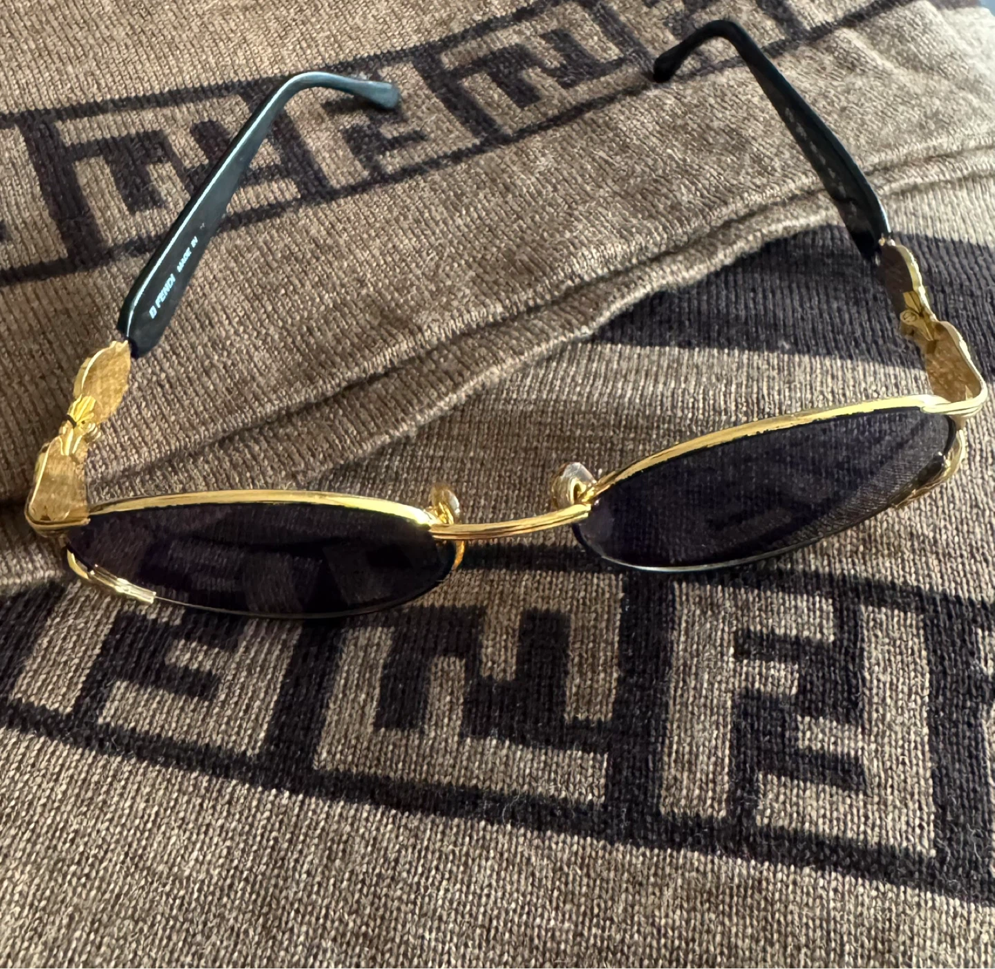 Fendi FS 261 Sunglasses - Gold and Black vintage style - photo 3