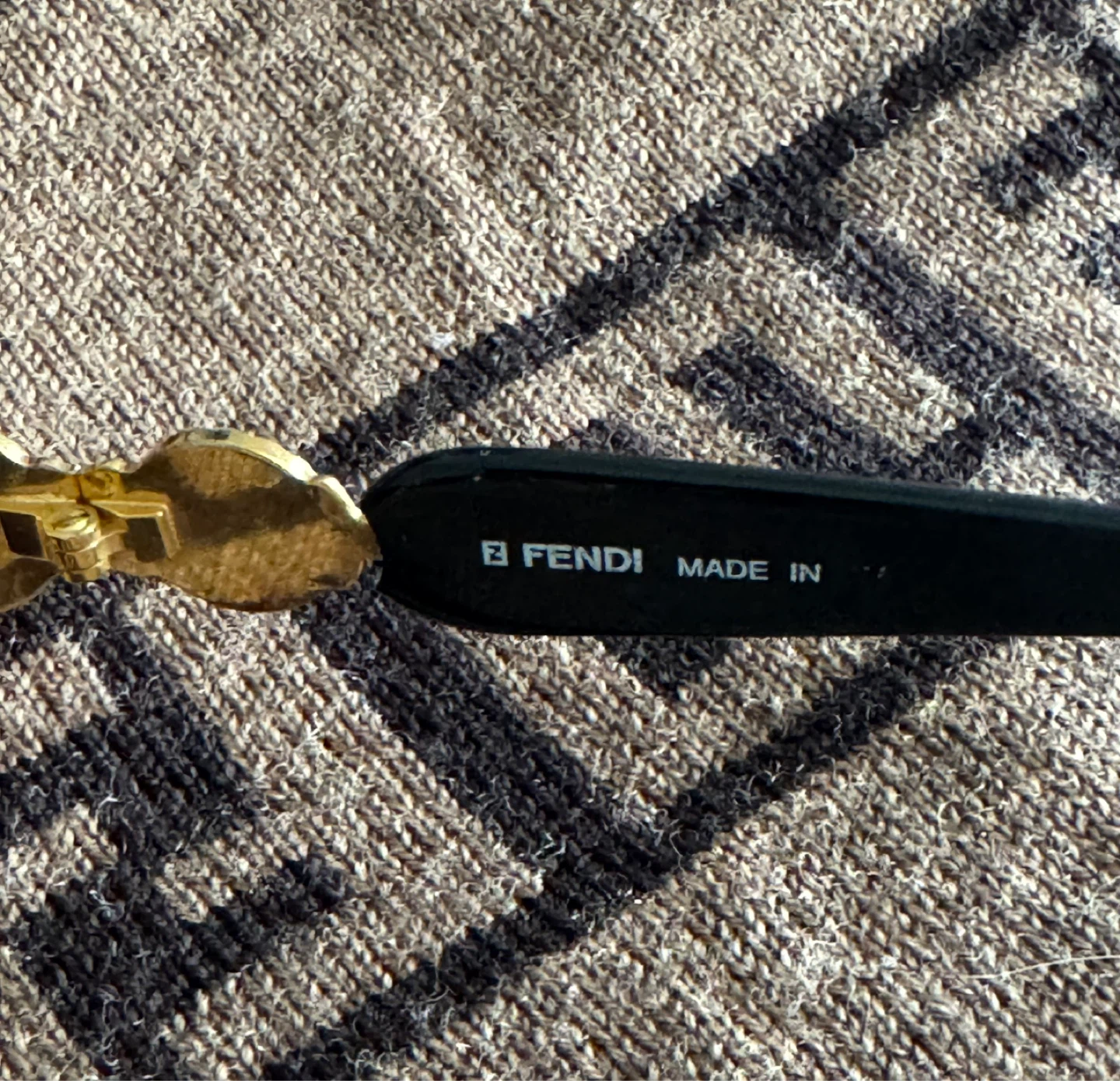 Fendi FS 261 Sunglasses - Gold and Black vintage style - photo 4