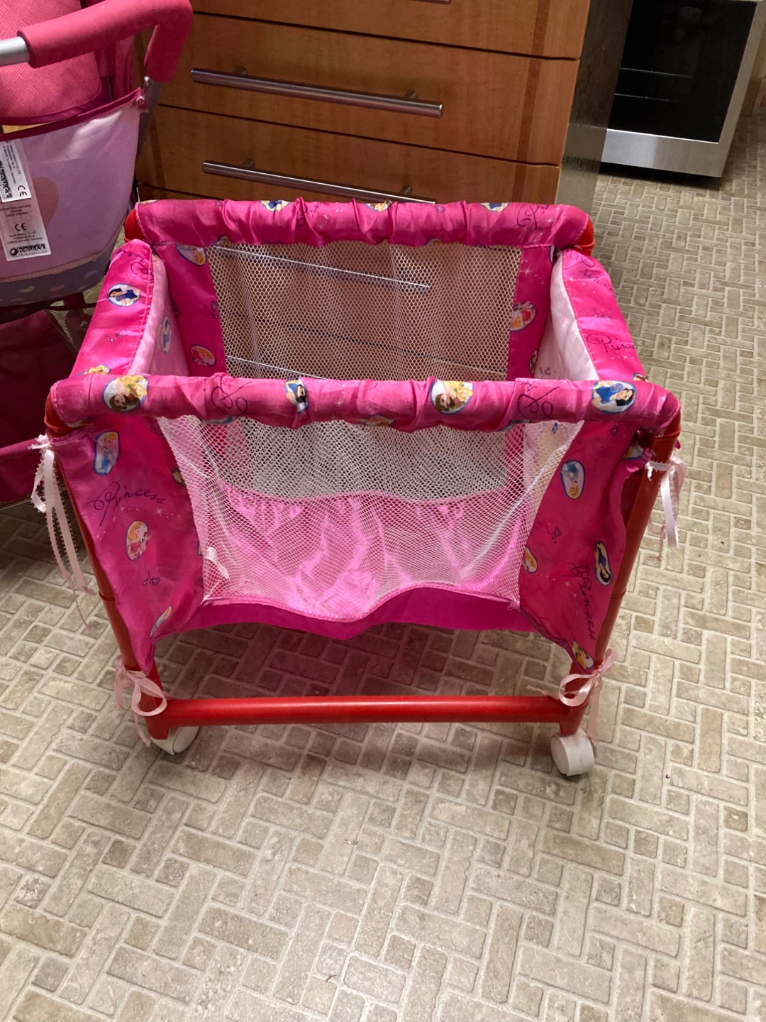 Hauck Pink Doll stroller and Disney Crib - photo 4