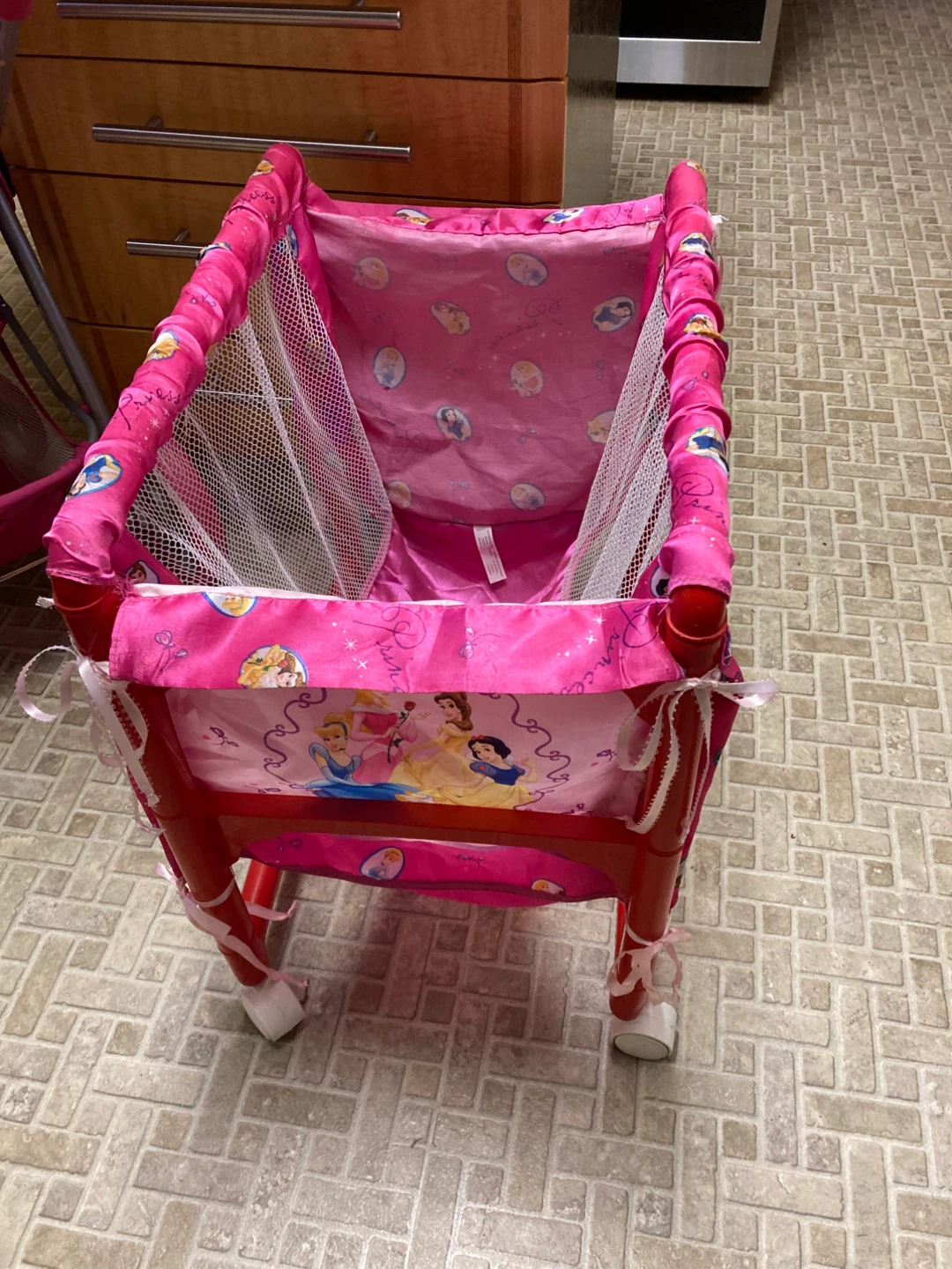 Hauck Pink Doll stroller and Disney Crib - photo 3