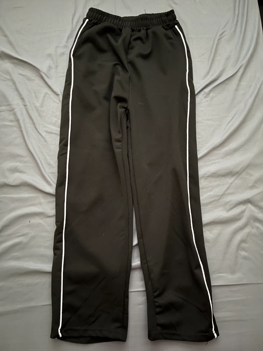 Parachute pants and black wide-legged sweatpants - photo 3