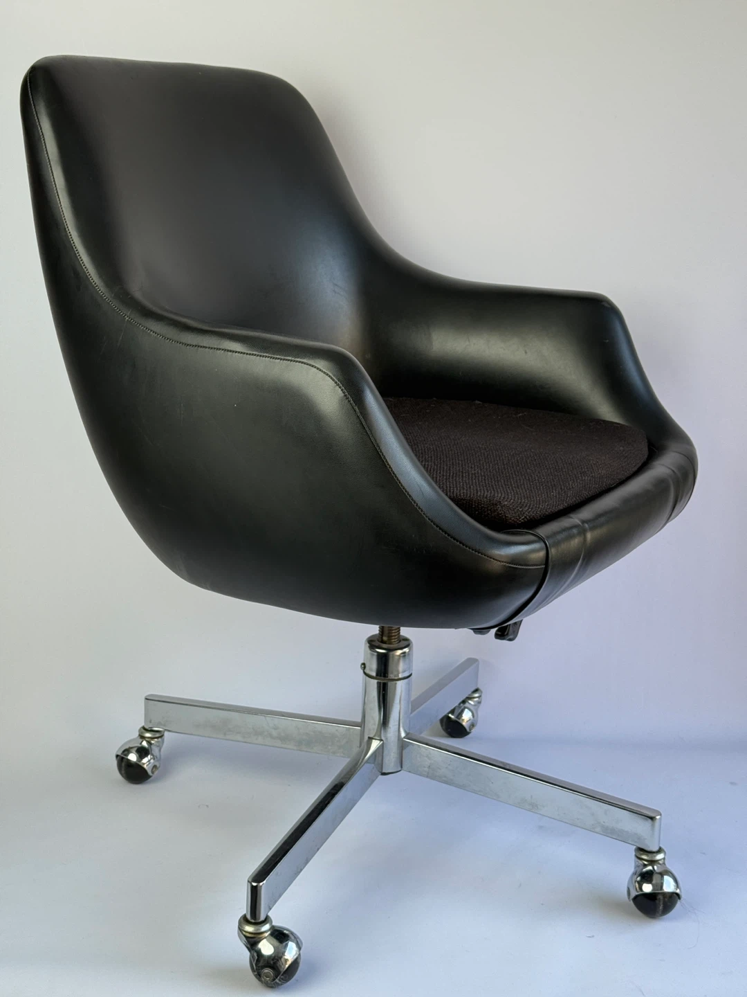 Vintage MCM Black Swivel Office Chair with Casters - photo 4