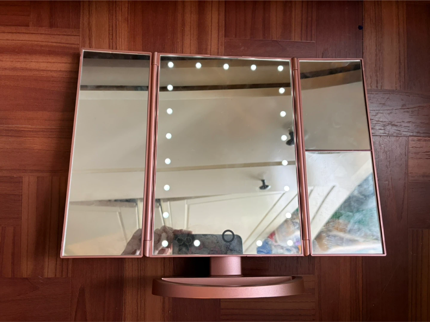 Tri-Fold Lighted Vanity Mirror with 21 LED Lights,Touch Screen