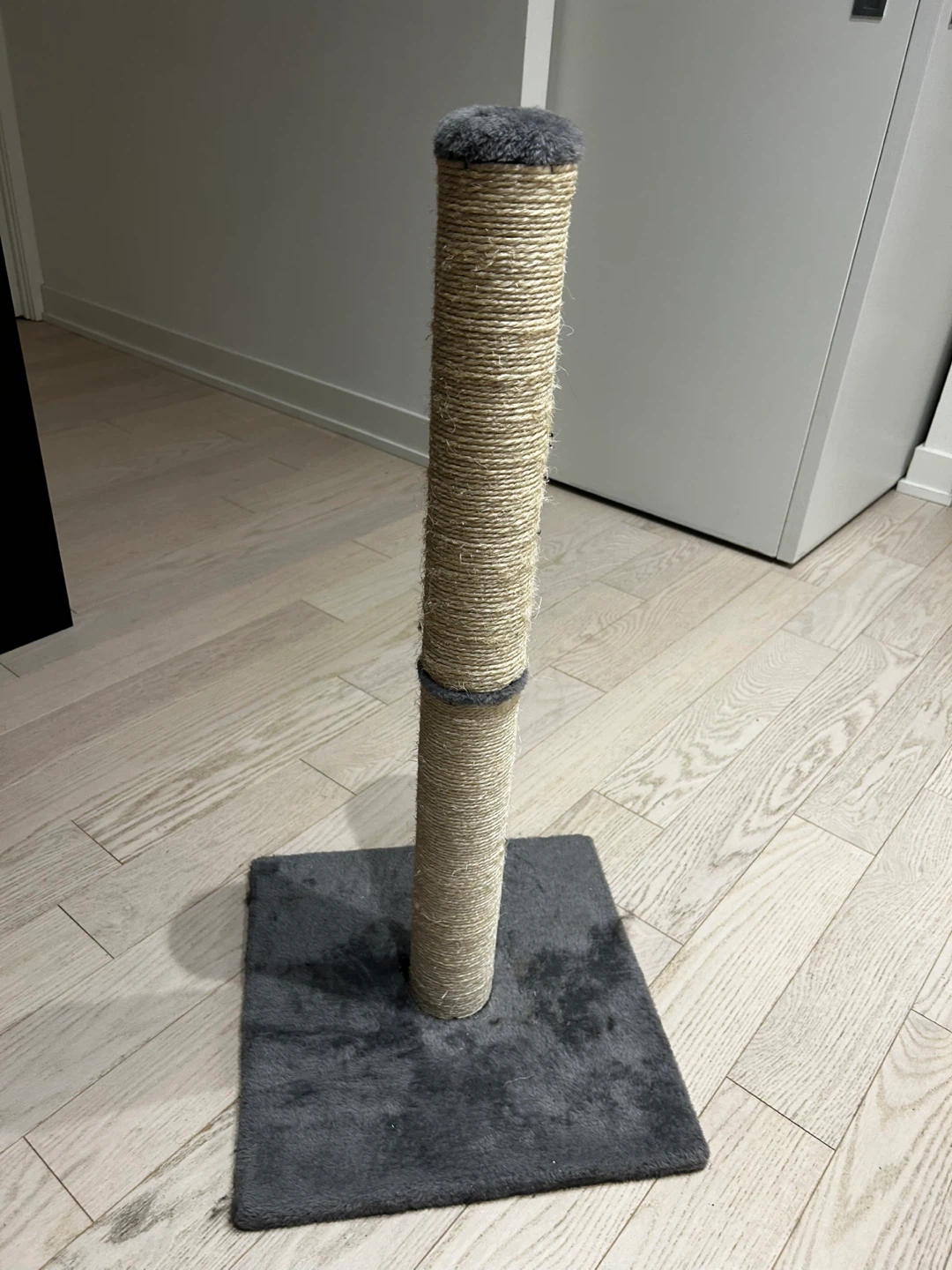 Cat Scratching Post - photo 3