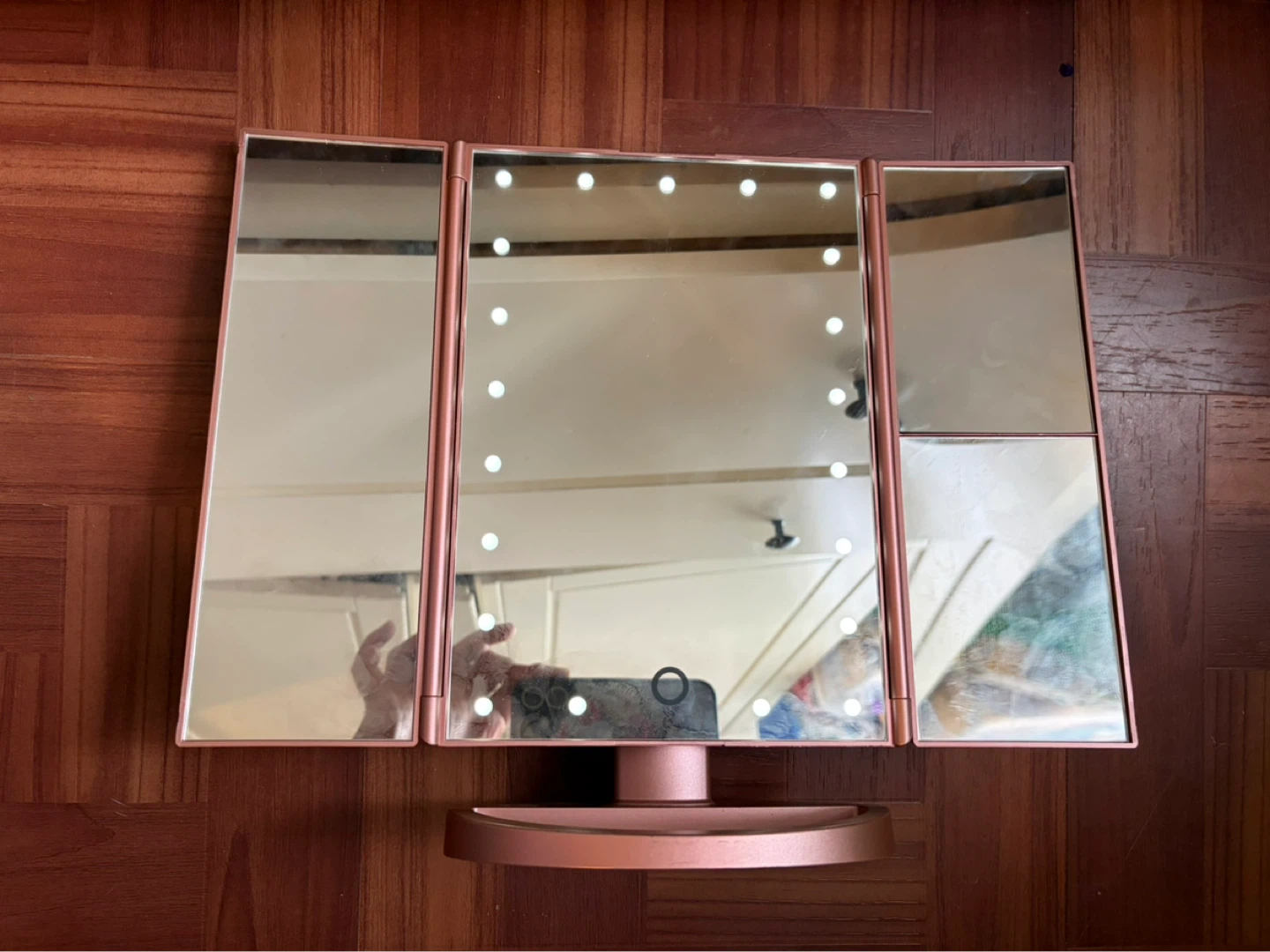 Tri-Fold Lighted Vanity Mirror with 21 LED Lights,Touch Screen - photo 4