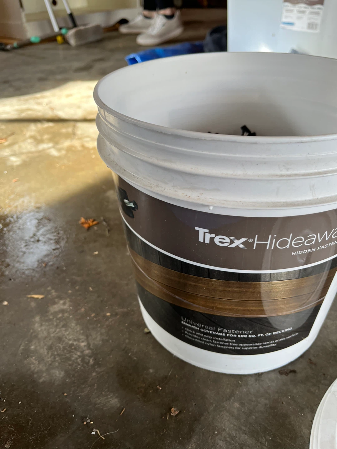 Trex Hideaway Universal Fasteners Bucket