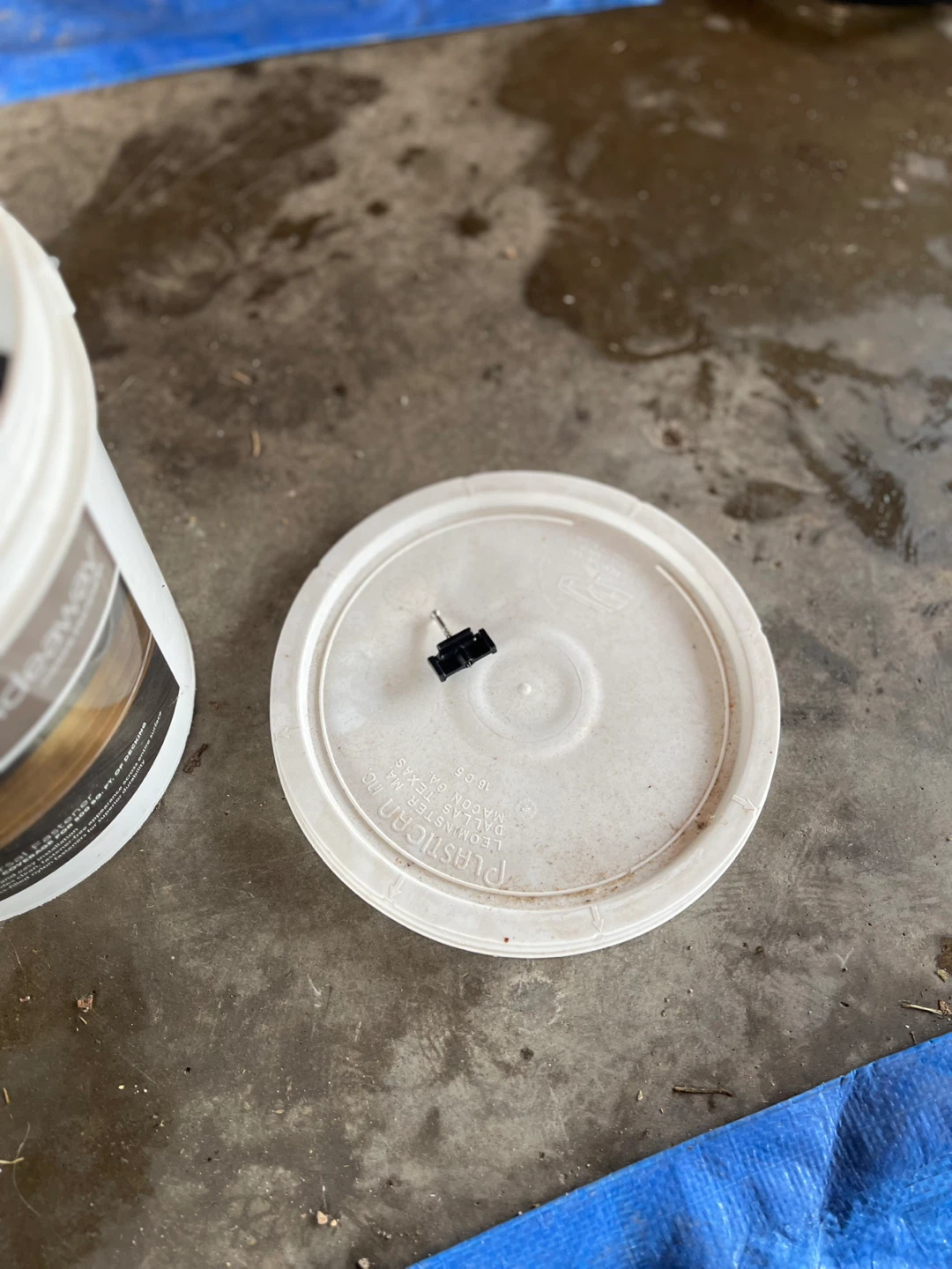 Trex Hideaway Universal Fasteners Bucket - photo 3