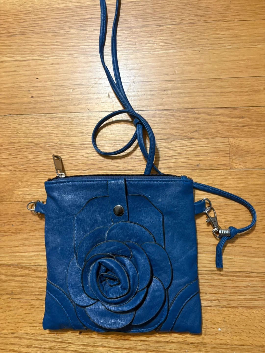 Blue crossbody bag with rose detail