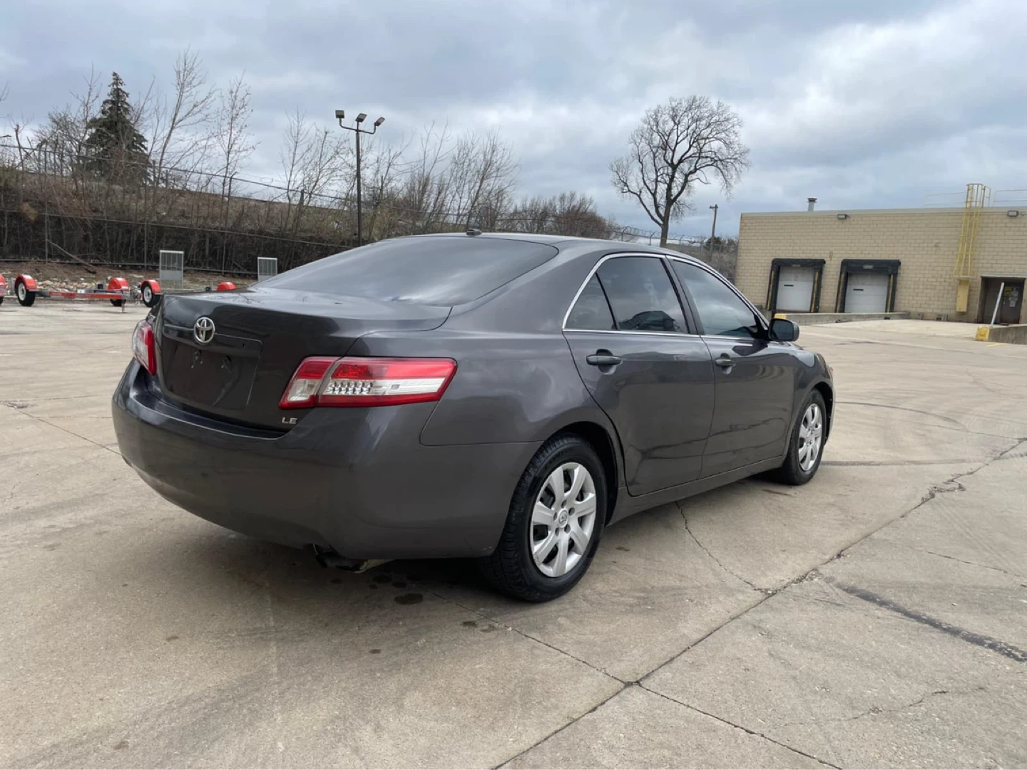 2011 Toyota Camry LE Sedan -con 205 mil millas - photo 5