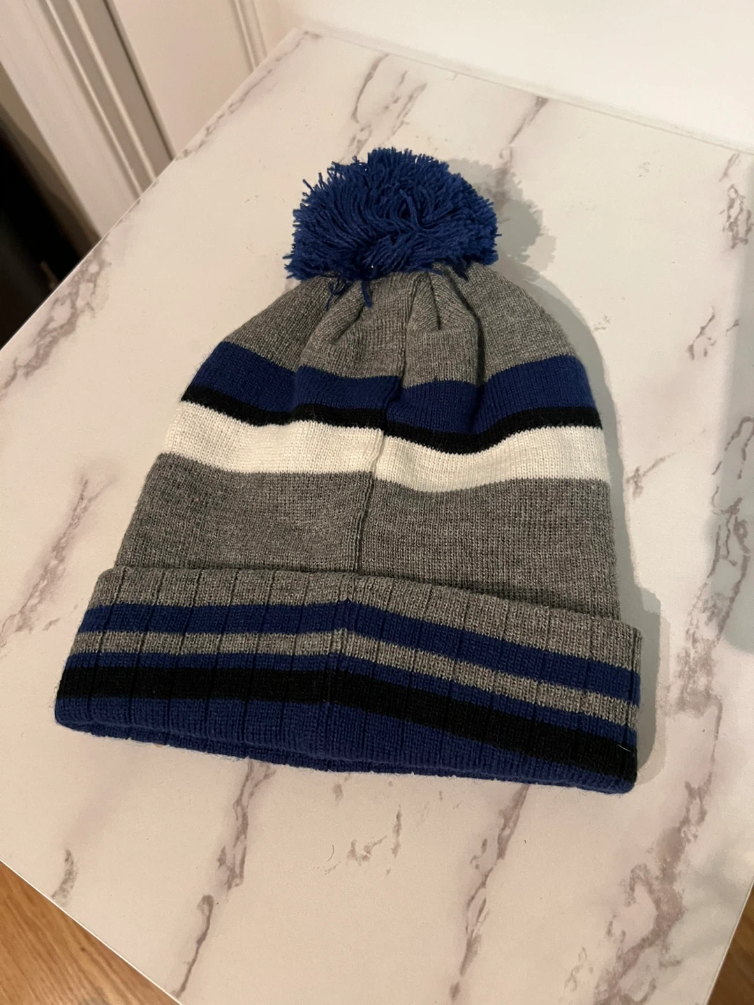 NWT Toronto Maple Leafs Men's Pom Pom Beanie - photo 2