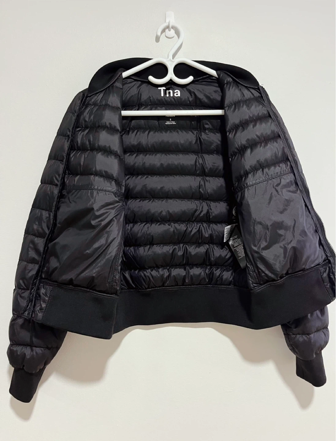 Aritzia Tna The Little Puff Packable Jacket XS Black - photo 3