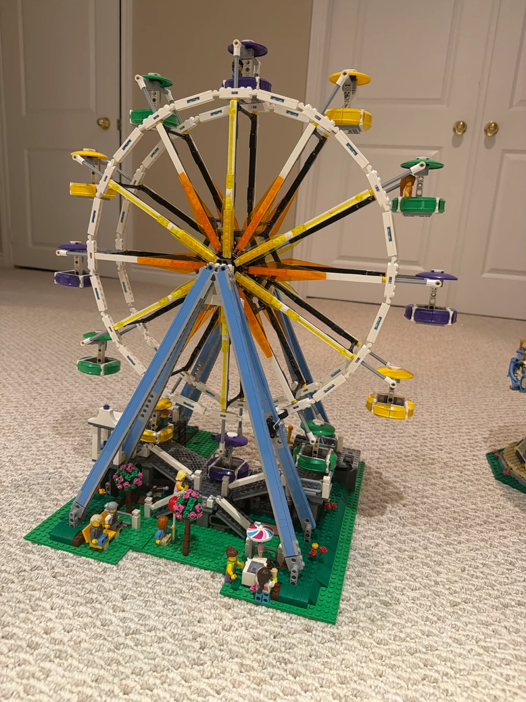 LEGO Creator Expert Ferris Wheel 10247 - photo 2