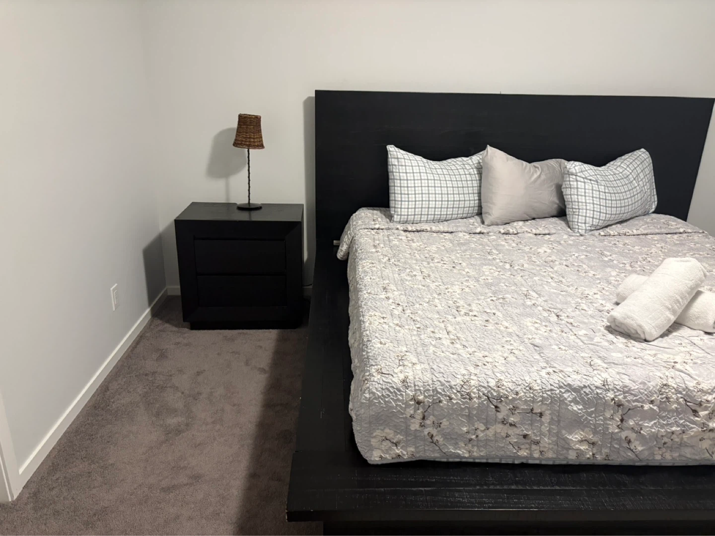 Black Platform Bed Frame king - photo 2