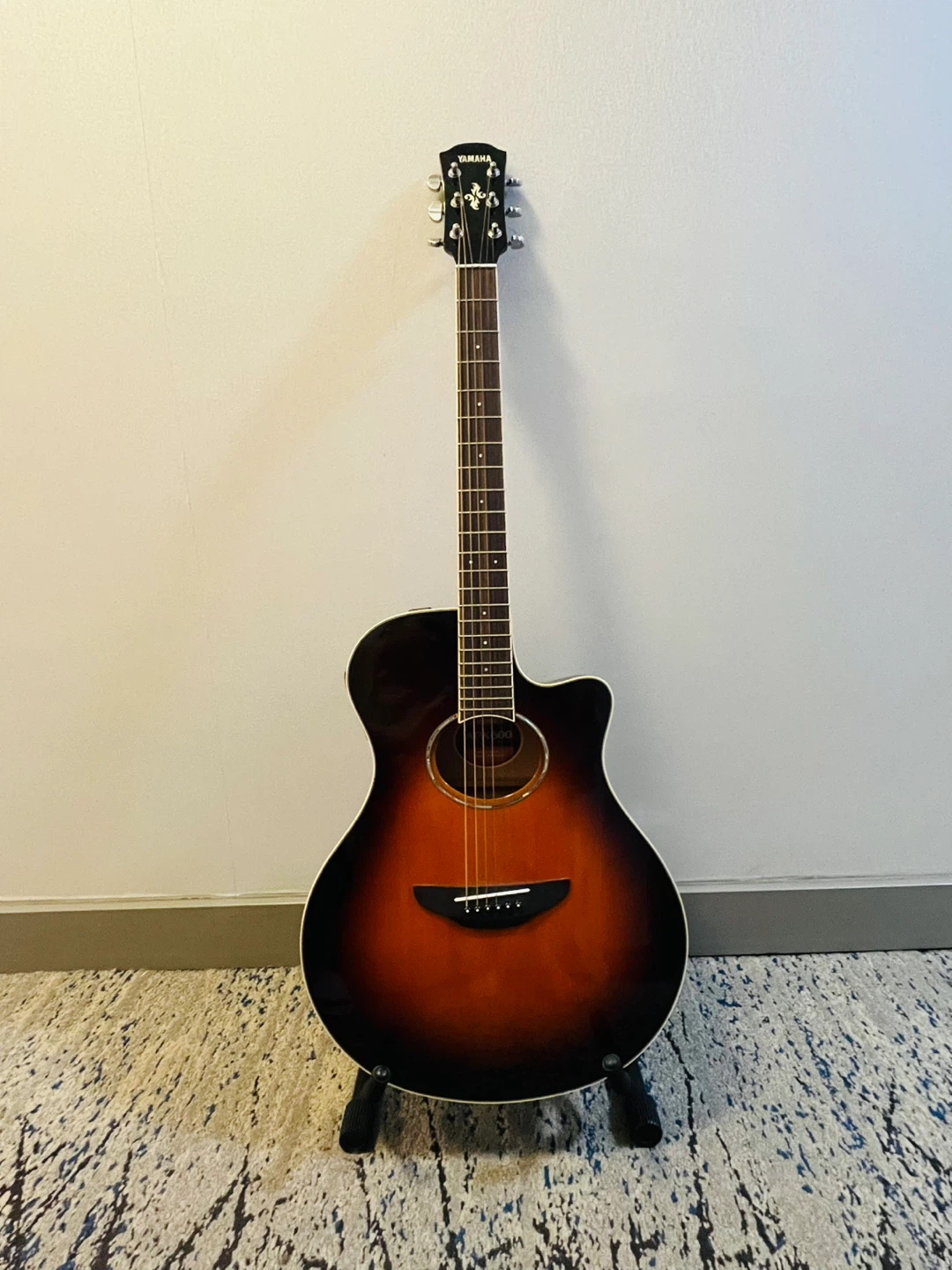 Yamaha APX600 Guitar + Case + Stand (Starter Set) - photo 3