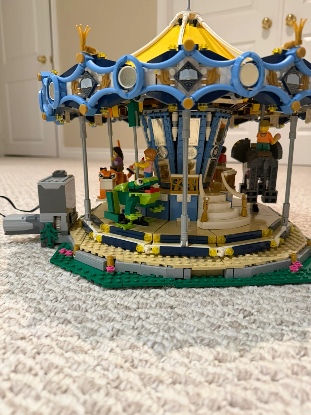 LEGO Creator Expert Carousel 10257 - photo 2