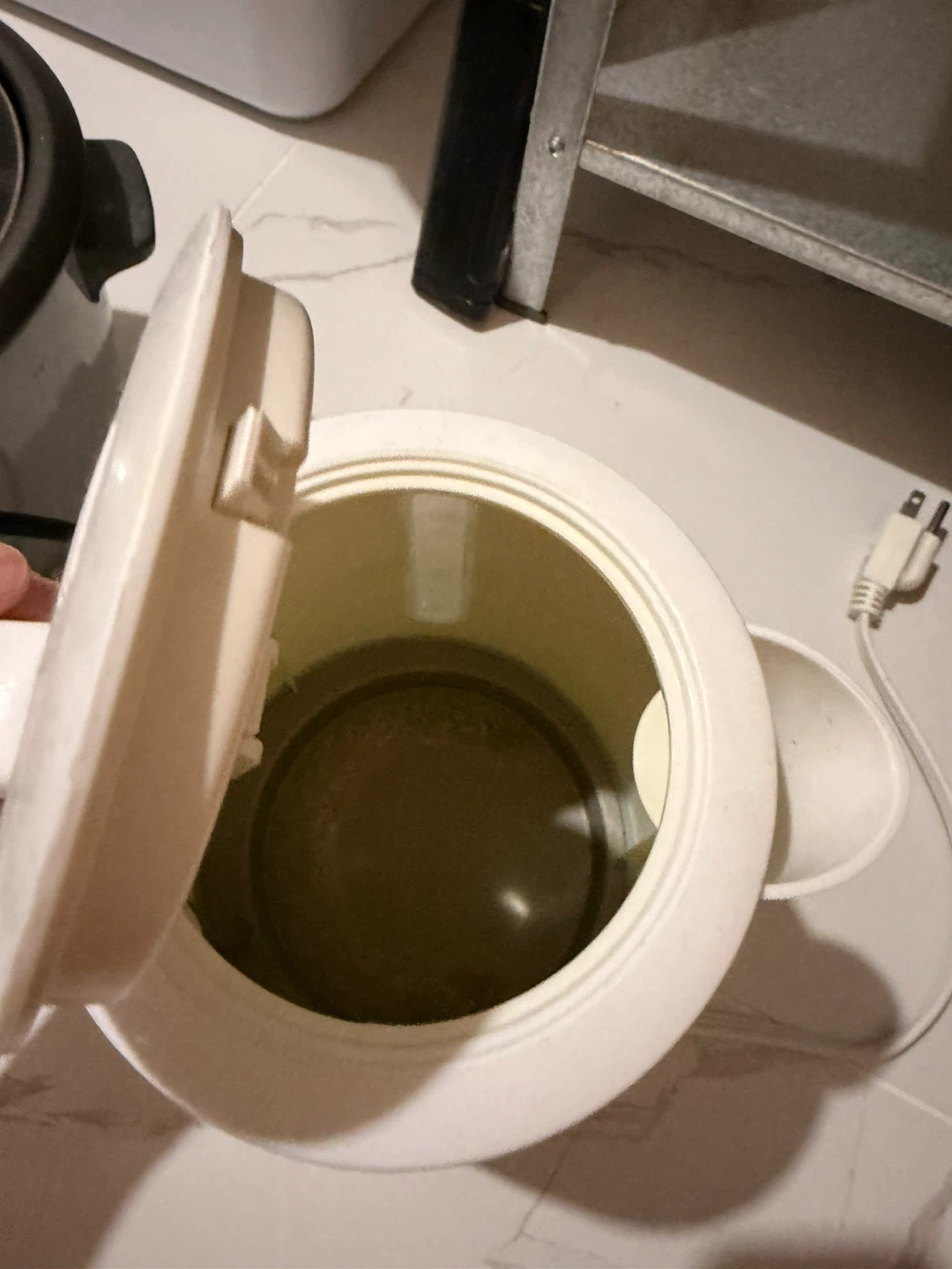 White Electric Kettle - photo 2