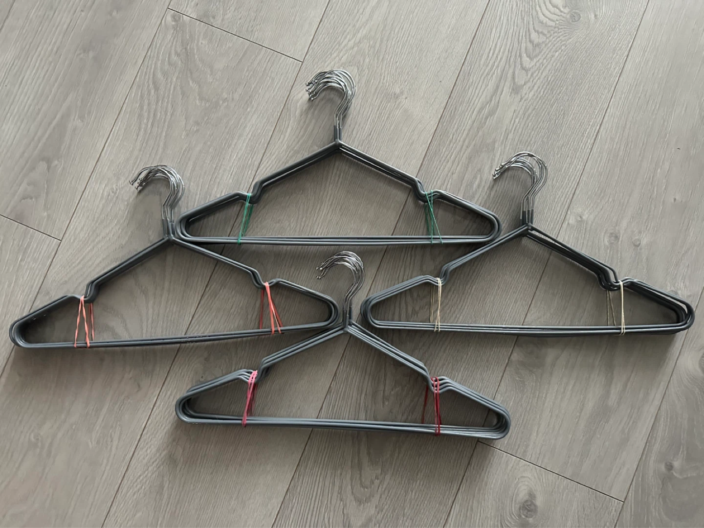 Hangers 4 sets of 10 - photo 3