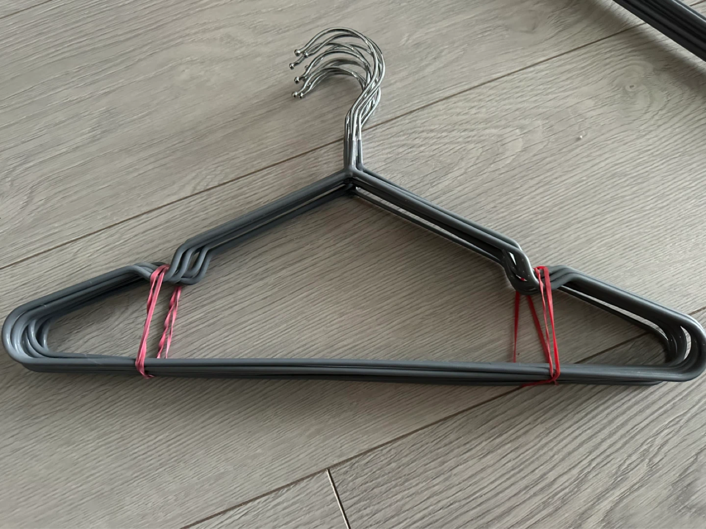 Hangers 4 sets of 10 - photo 2