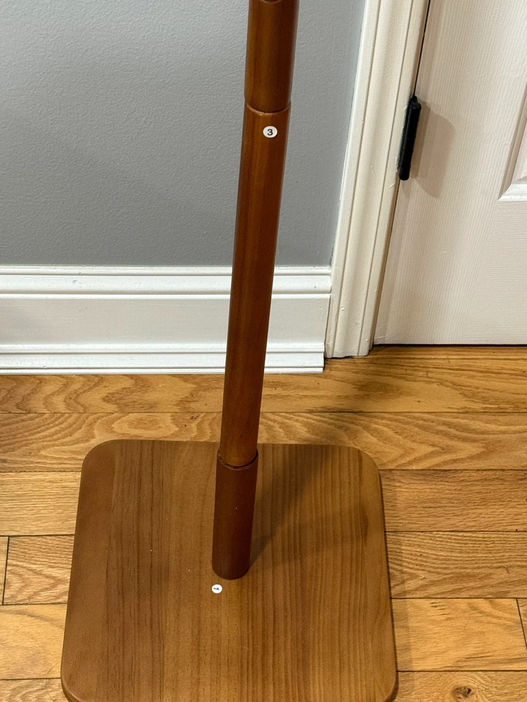 Wooden Coat Rack with Adjustable Height - photo 5