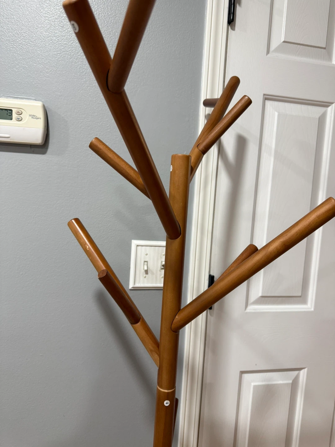 Wooden Coat Rack with Adjustable Height - photo 3