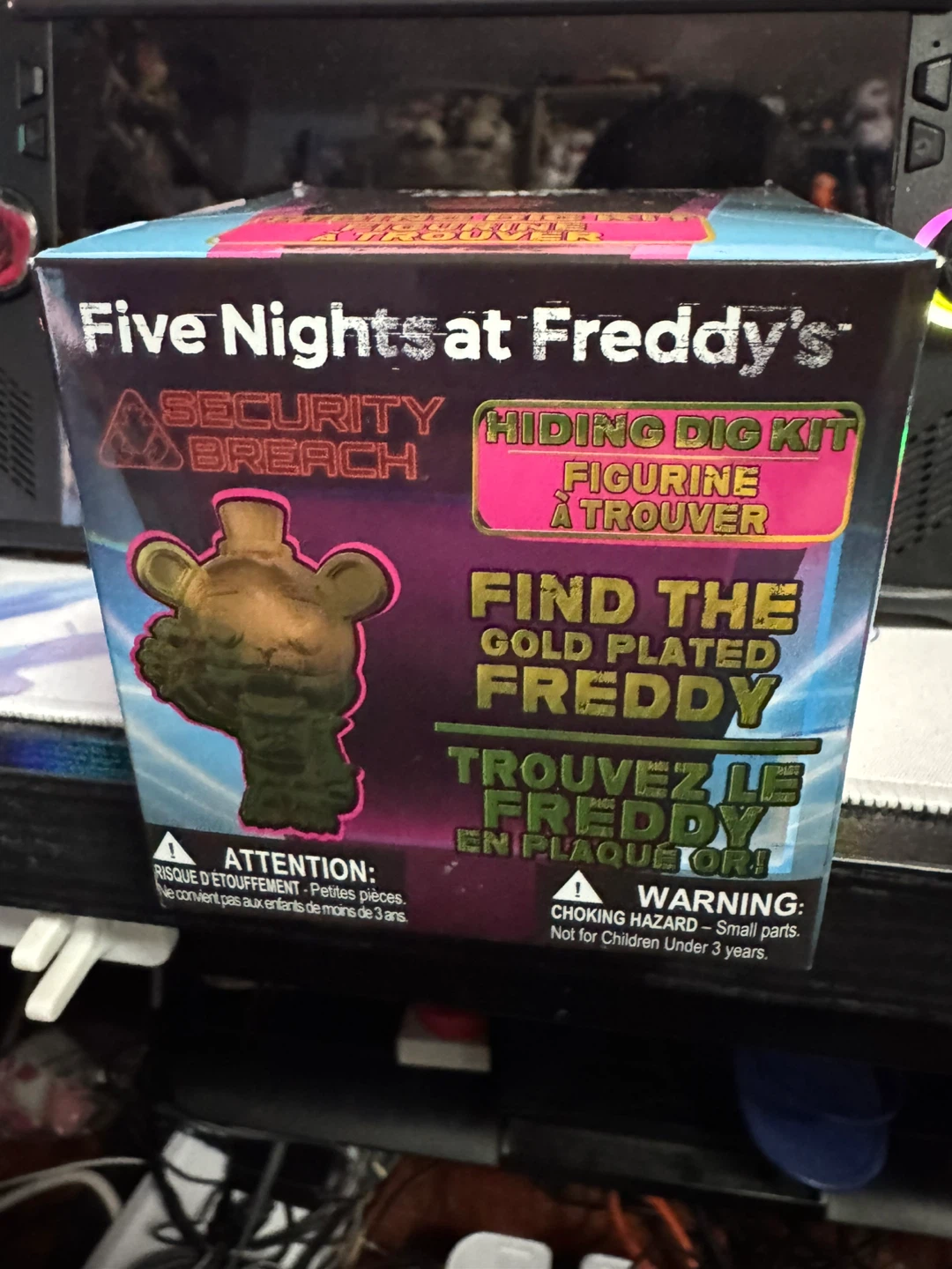 Five Nights at Freddy's Security Breach Hiding Dig Kit