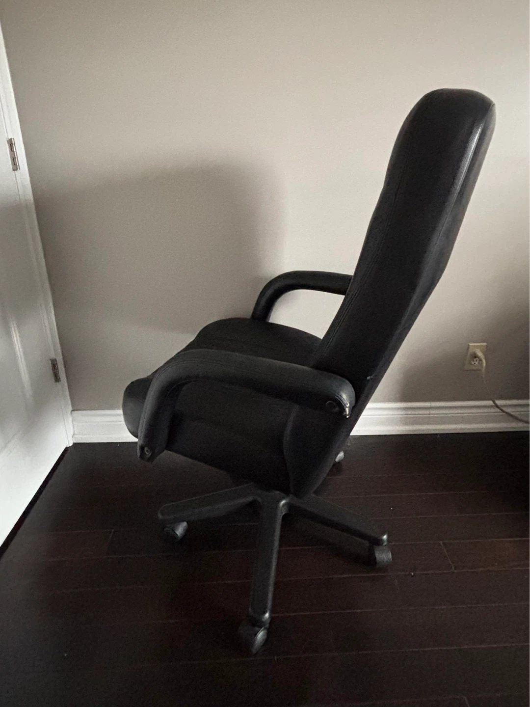 Black Leather Office Chair - photo 2