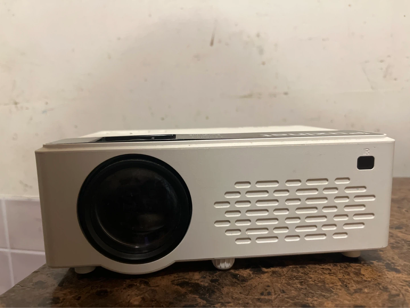Puxinat Portable Mini Projector