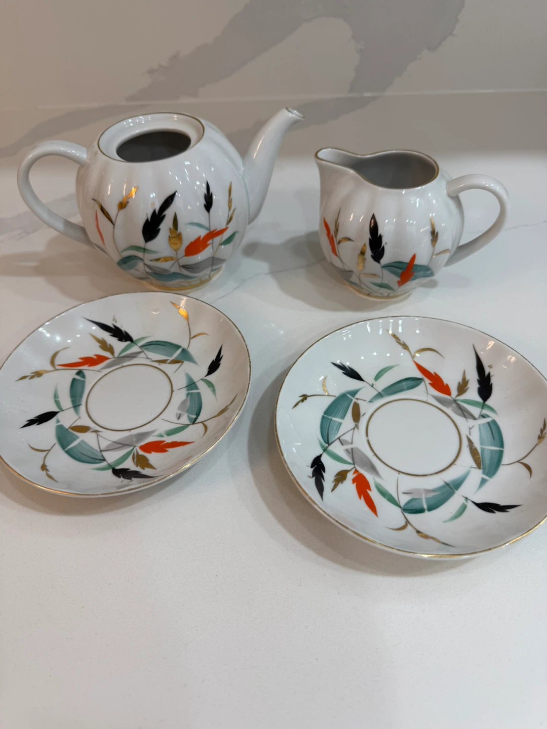 Vintage Tea Set with Creamer and 2 Saucers - photo 3