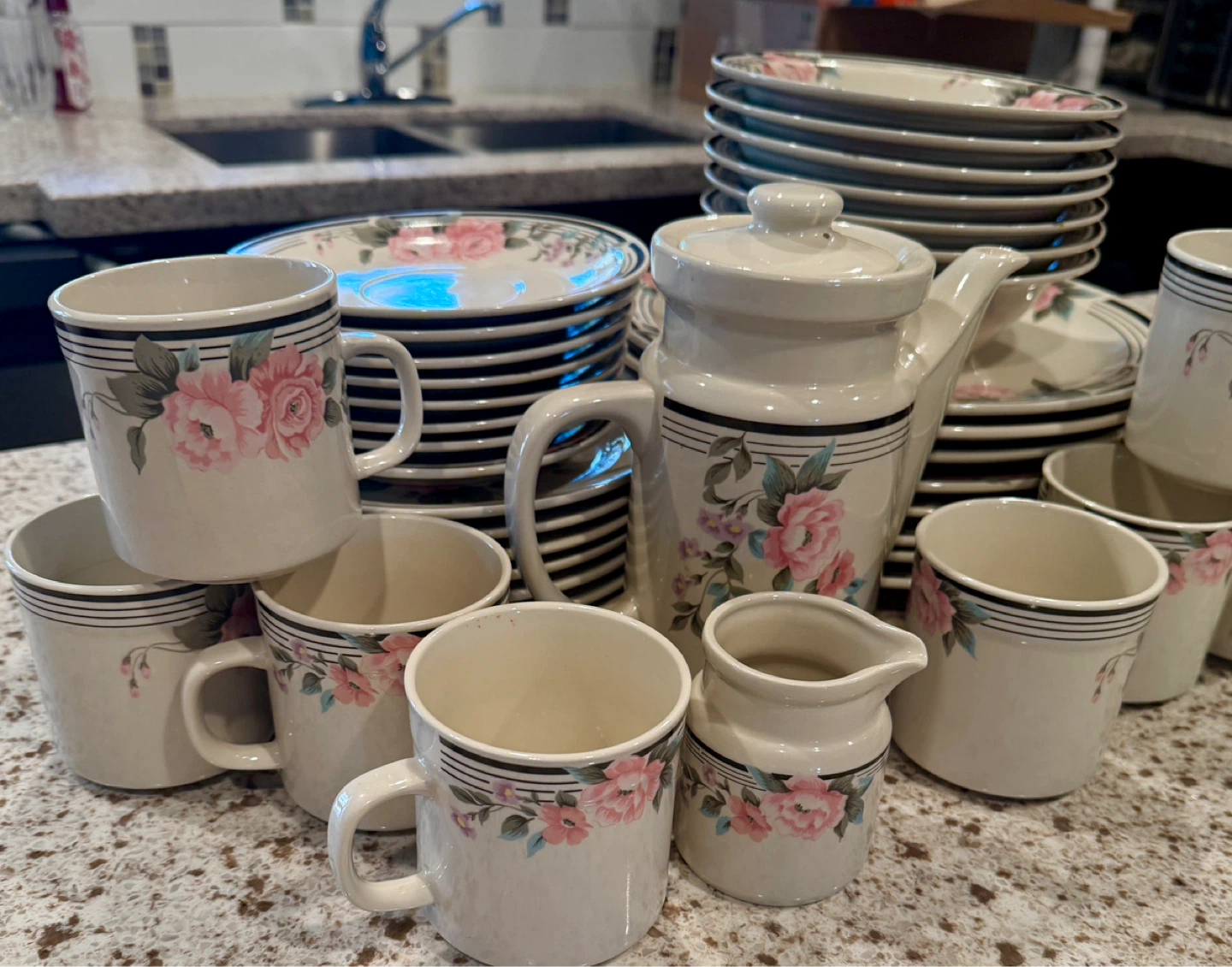 Floral Pattern Dinnerware Set - photo 3