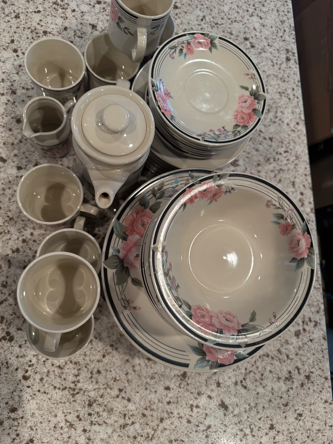 Floral Pattern Dinnerware Set