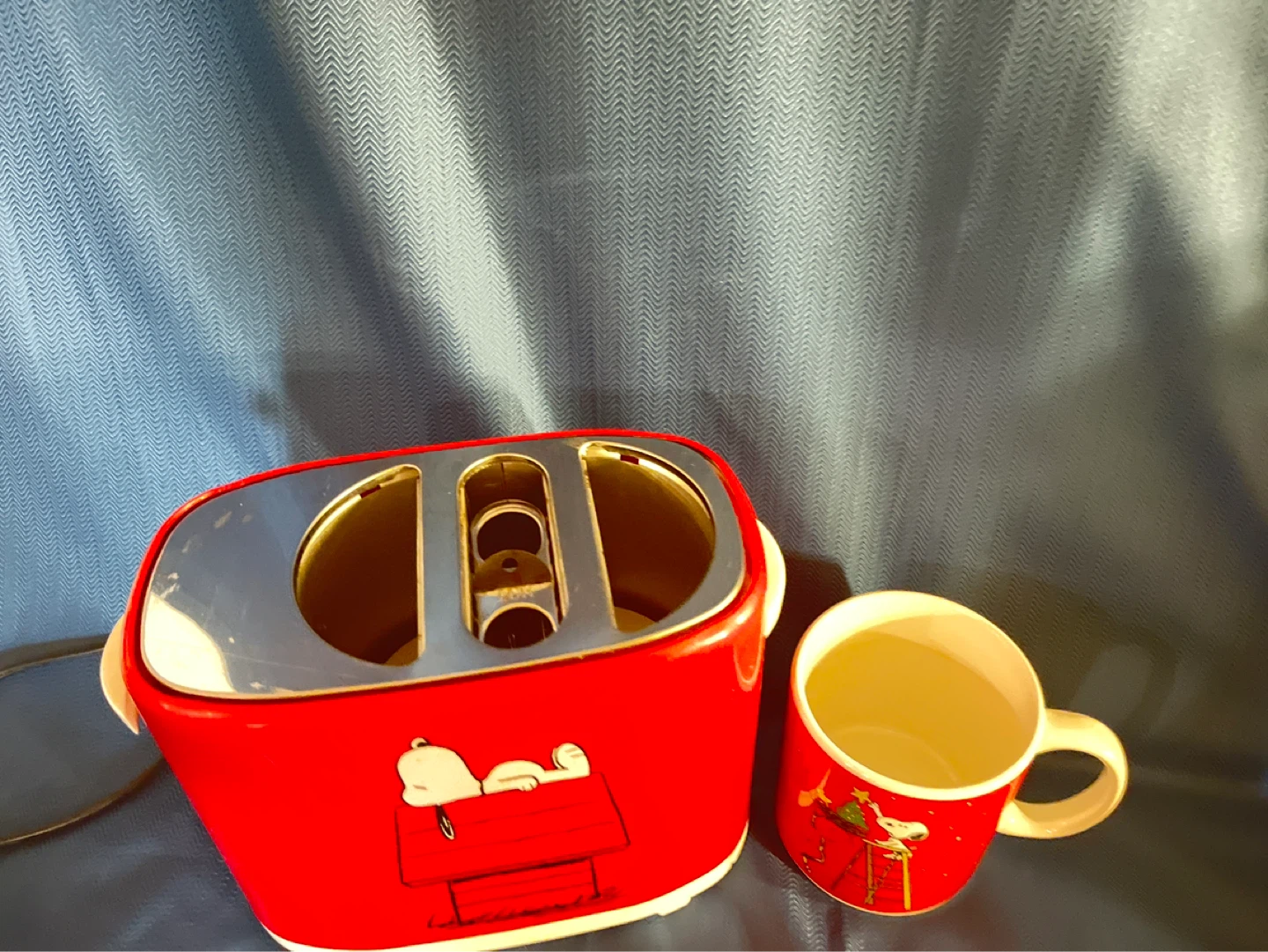 Red Peanuts Snoopy Hot Dog Toaster and Mug Set - photo 2