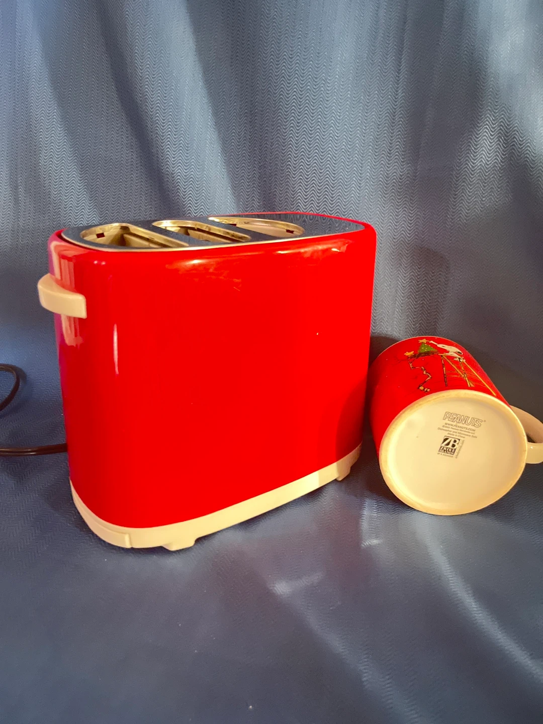 Red Peanuts Snoopy Hot Dog Toaster and Mug Set - photo 3