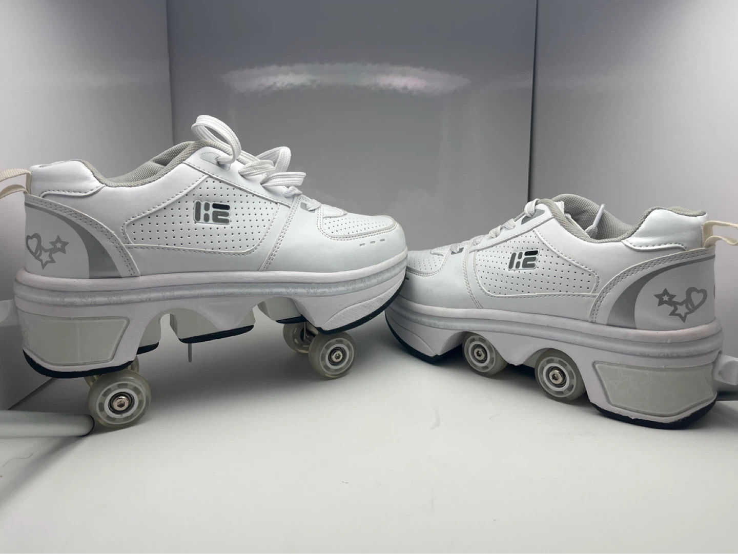 White Roller Shoes - EUR 39 / CM 26