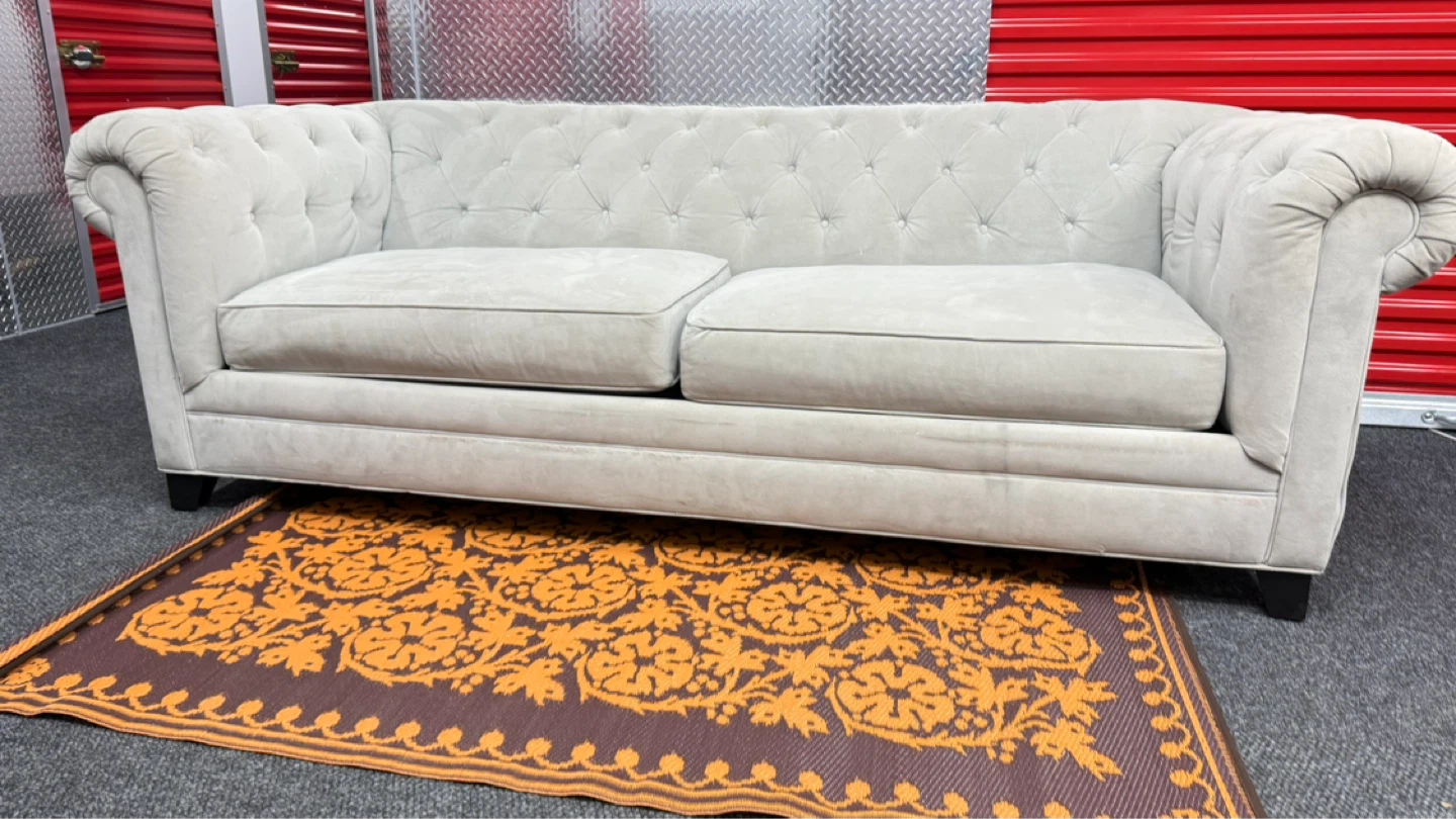 Light Gray Tufted Chesterfield Sofa - photo 5