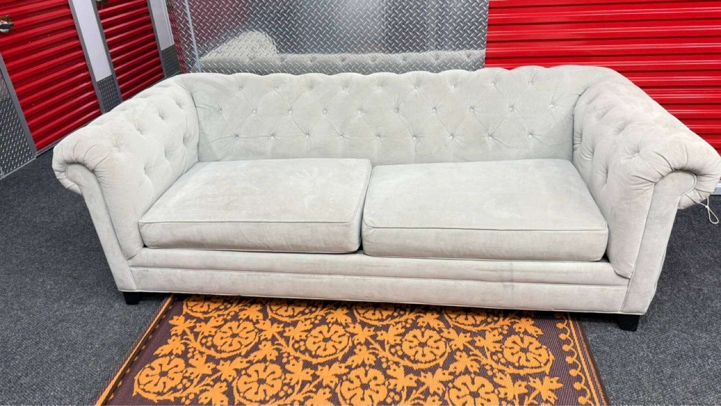 Light Gray Tufted Chesterfield Sofa - photo 2