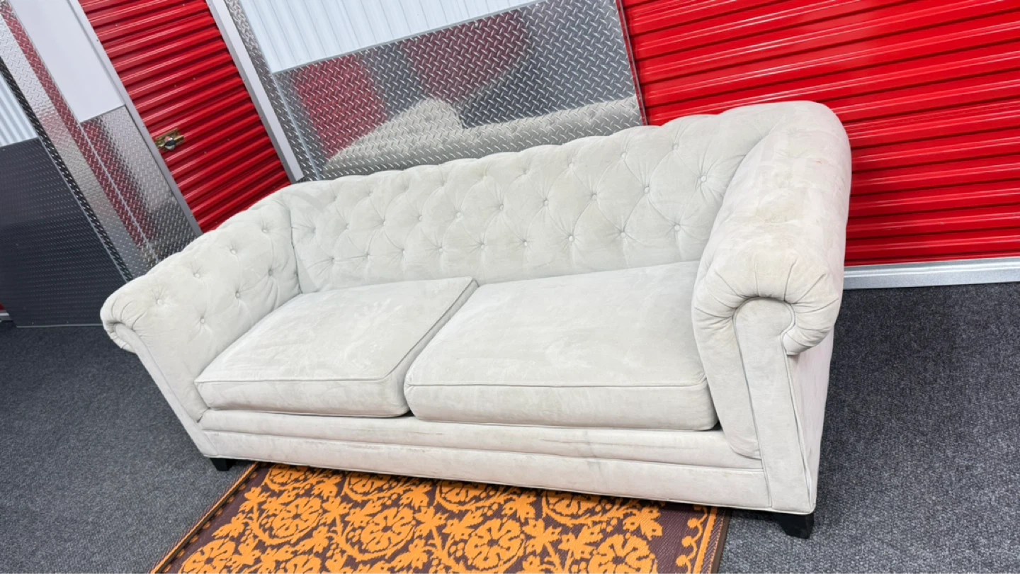 Light Gray Tufted Chesterfield Sofa - photo 3