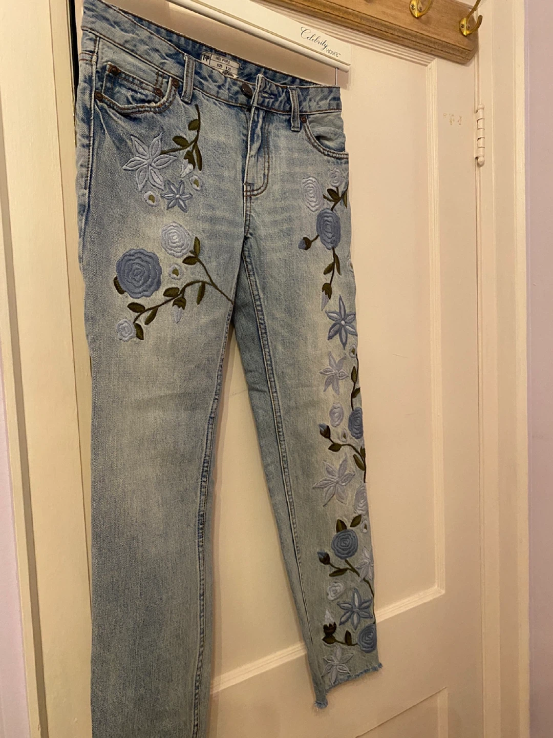 Free People Embroidered Light Wash Jeans - Women's Size 25 - photo 4