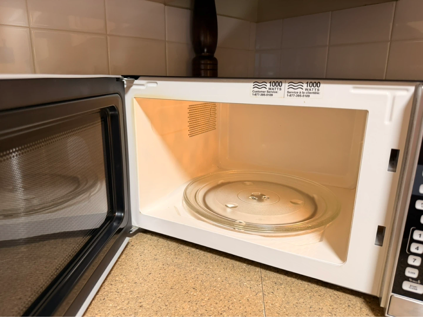 Hamilton Beach Microwave - photo 2