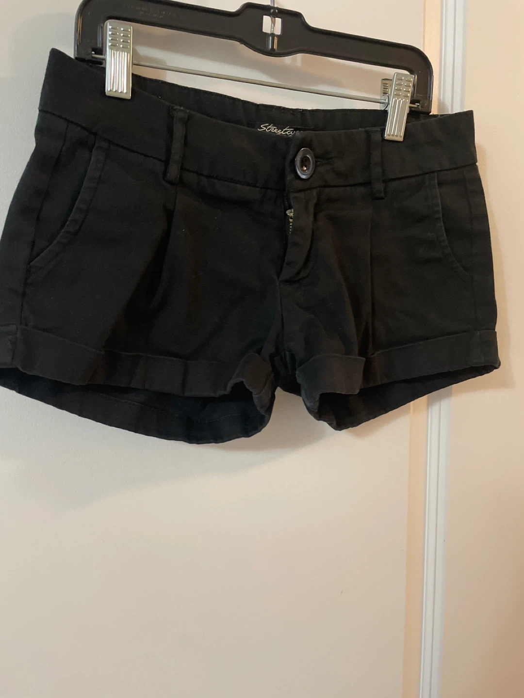 Black Shorts size 0 and top size S like new - photo 2