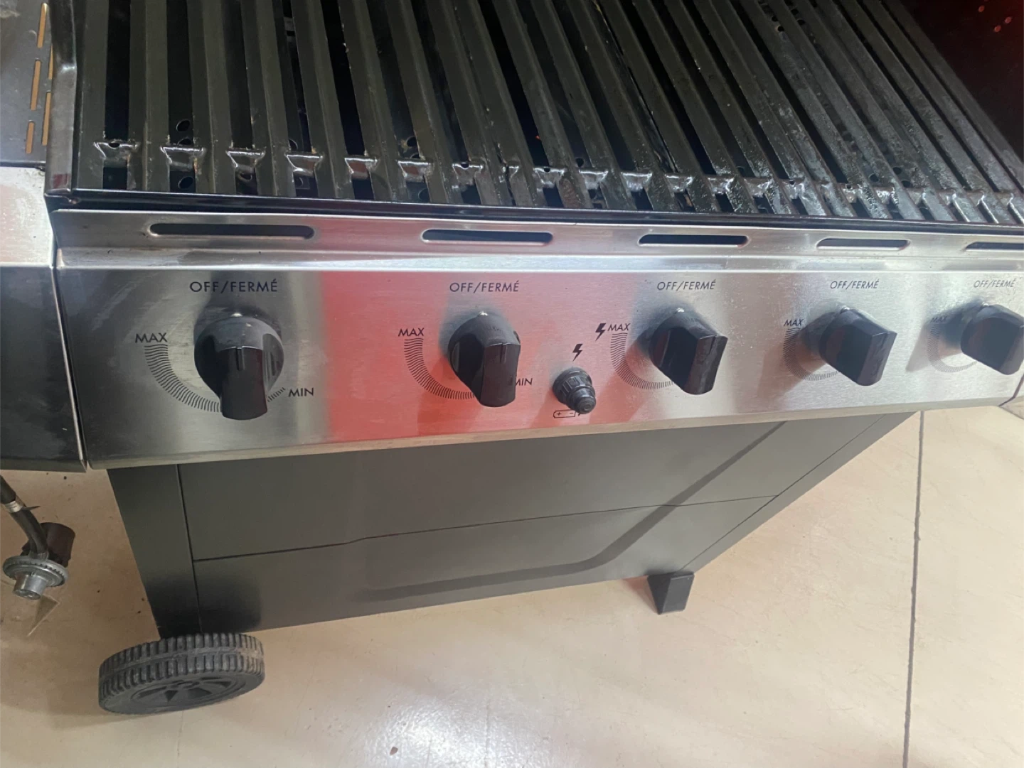 Chef Master Gas Grill. With full tank of propane - photo 4