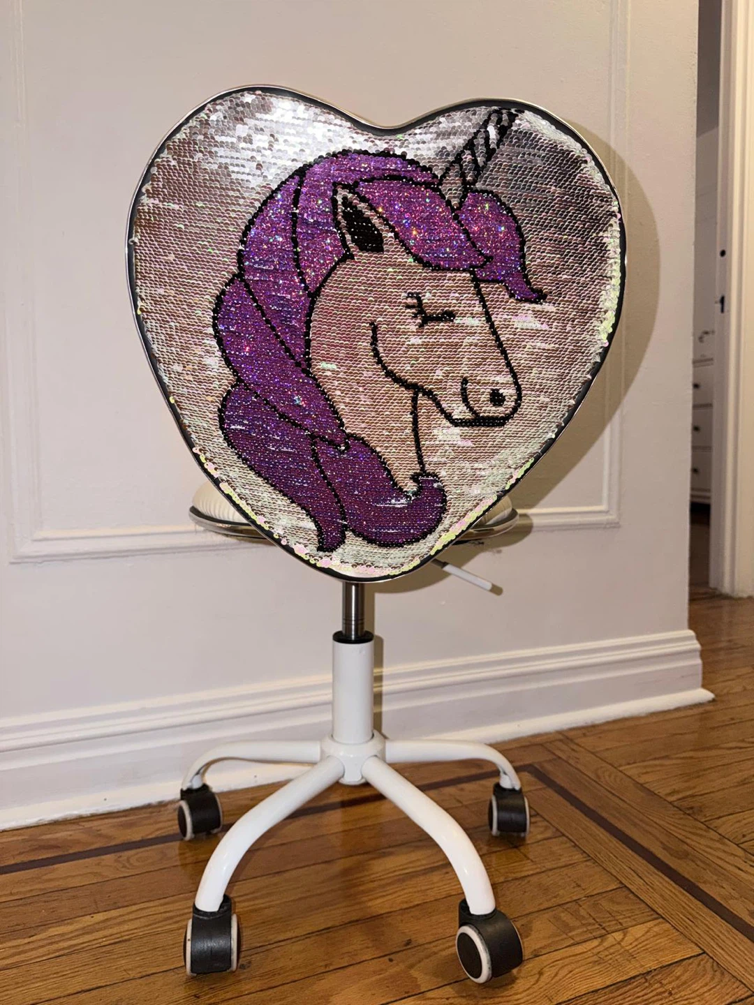 Heart Shaped Swivel Chair with Reversible Sequins - photo 4
