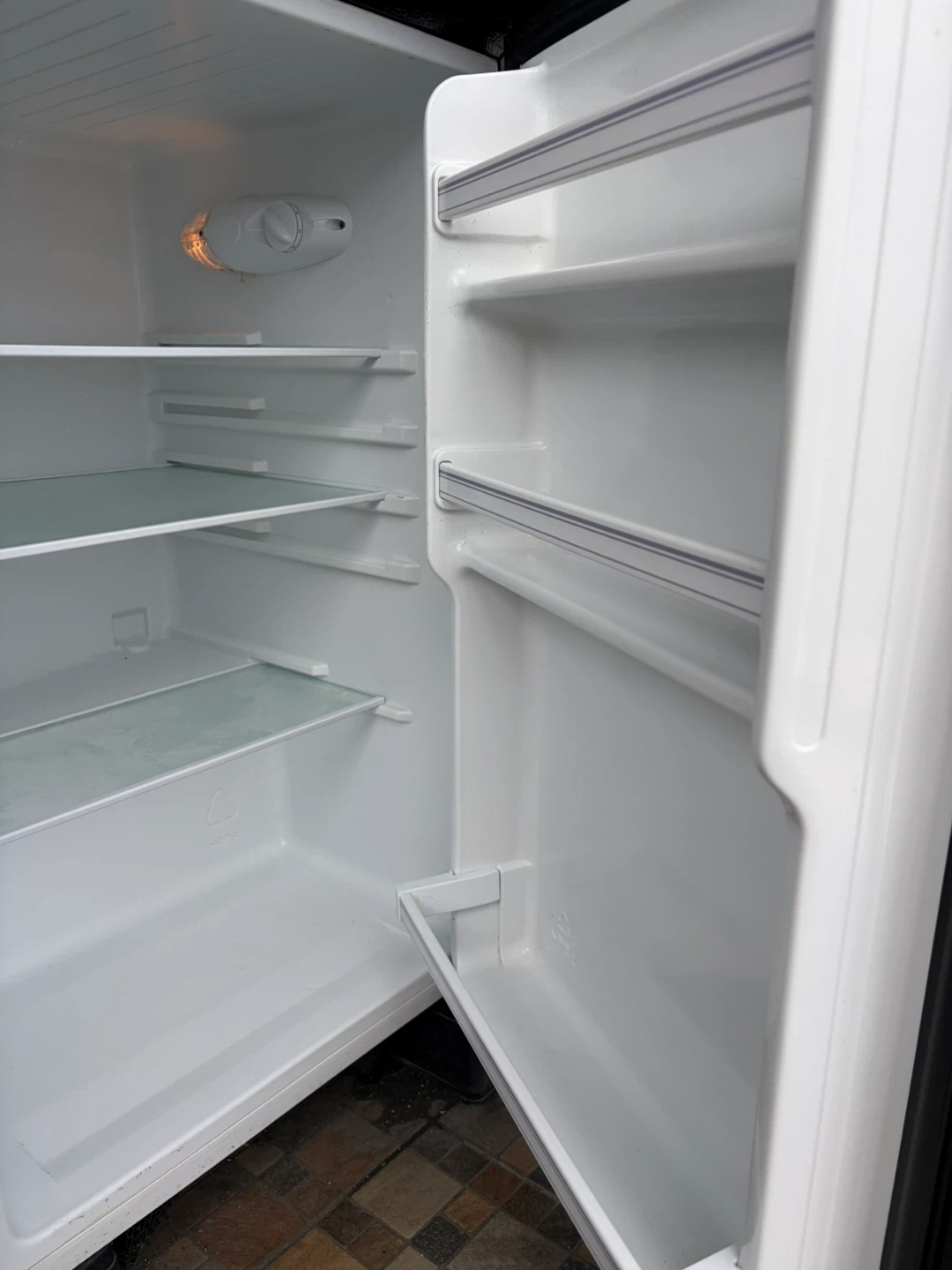 Hisense Mini Fridge - photo 2