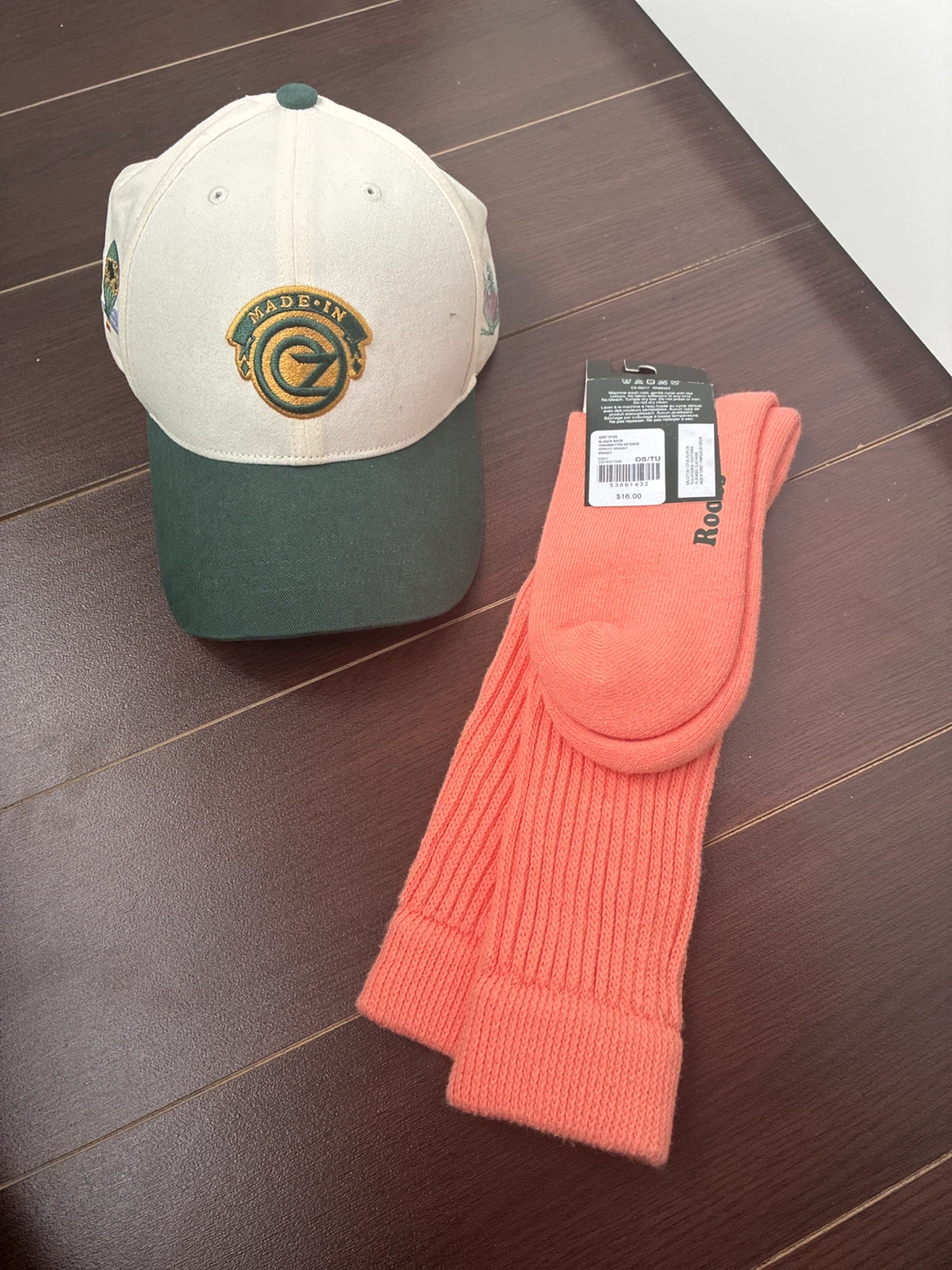 Roots baseball cap and socks