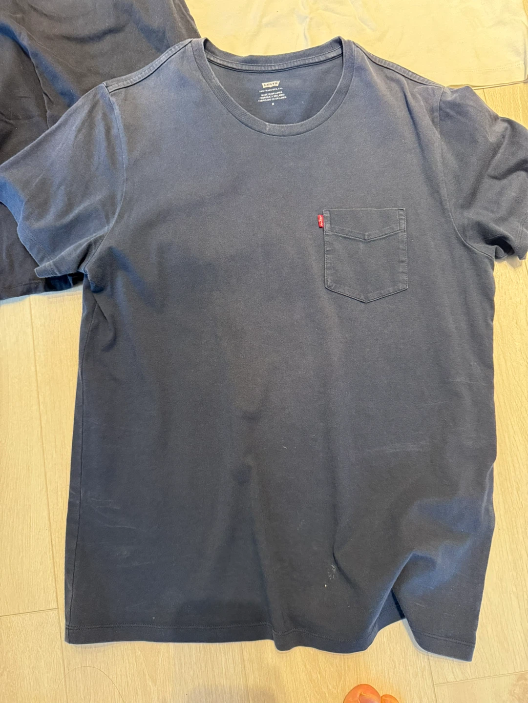 Levi's Men's Pocket T-Shirt - Navy - Medium