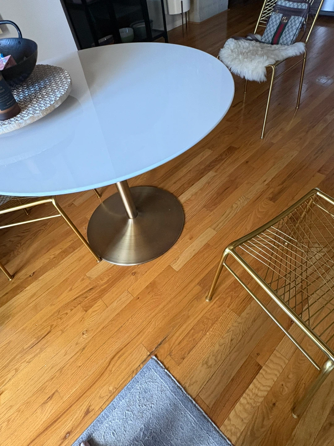 White Round Pedestal Dining Table