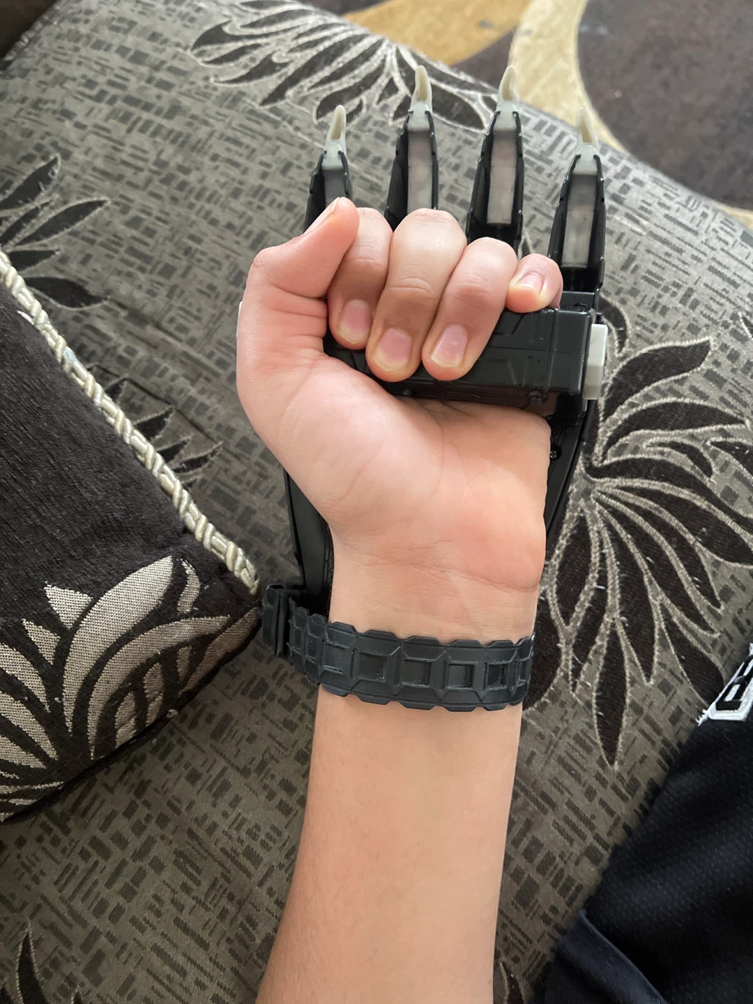 Black Panther Claw Toy Gauntlet - photo 2