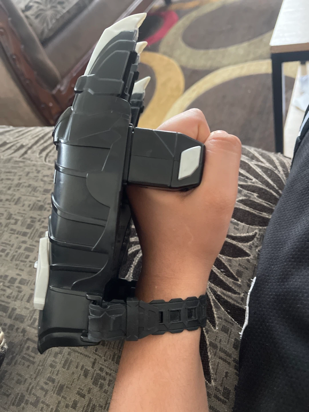 Black Panther Claw Toy Gauntlet - photo 3