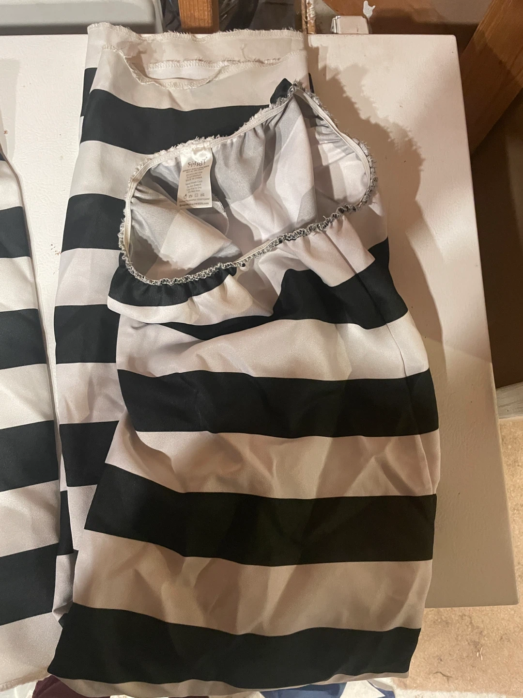 Spirit Halloween Prisoner Costume - Small/Medium - photo 3