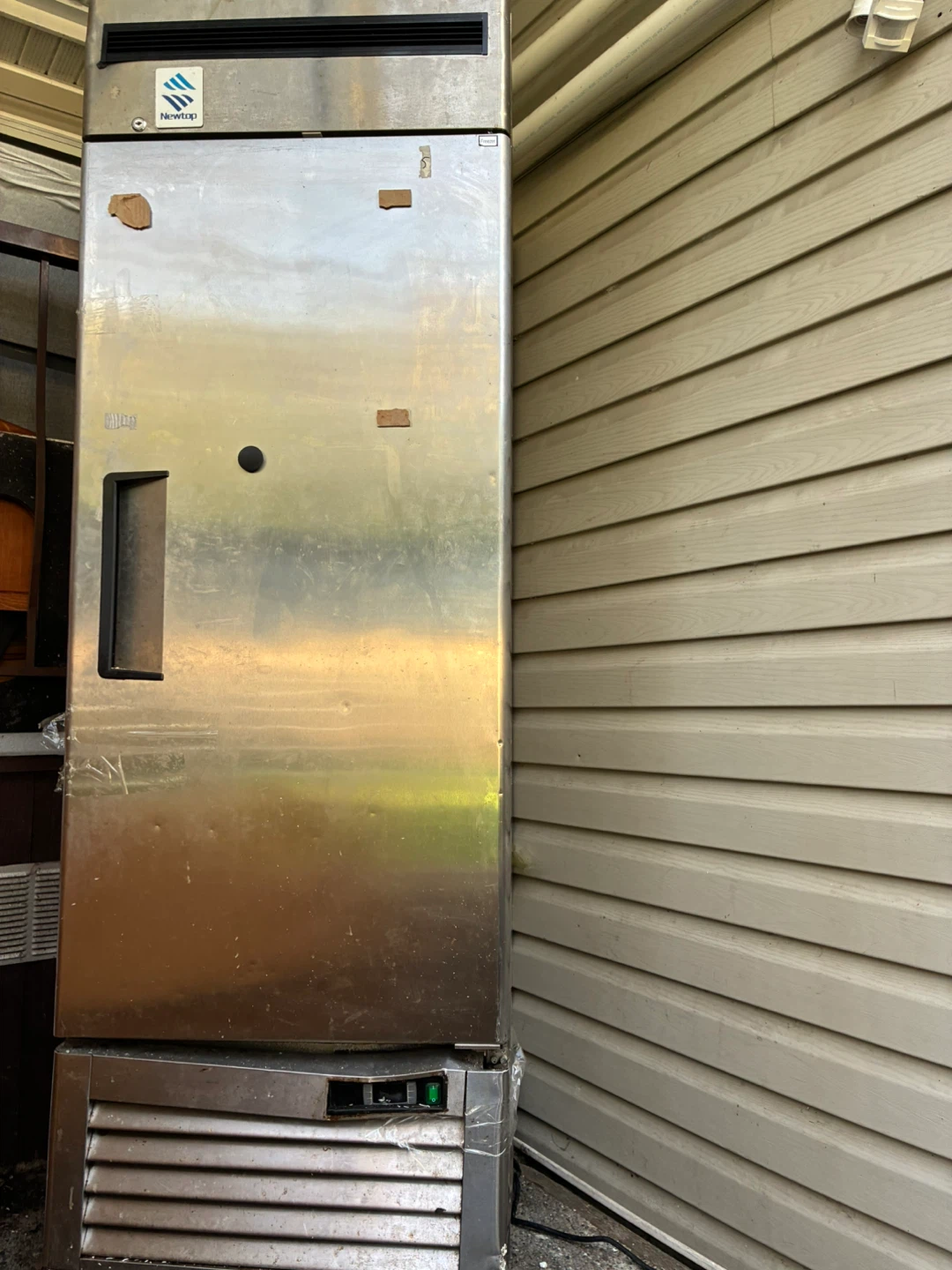 Newtop Reach-In Vertical Freezer - photo 4