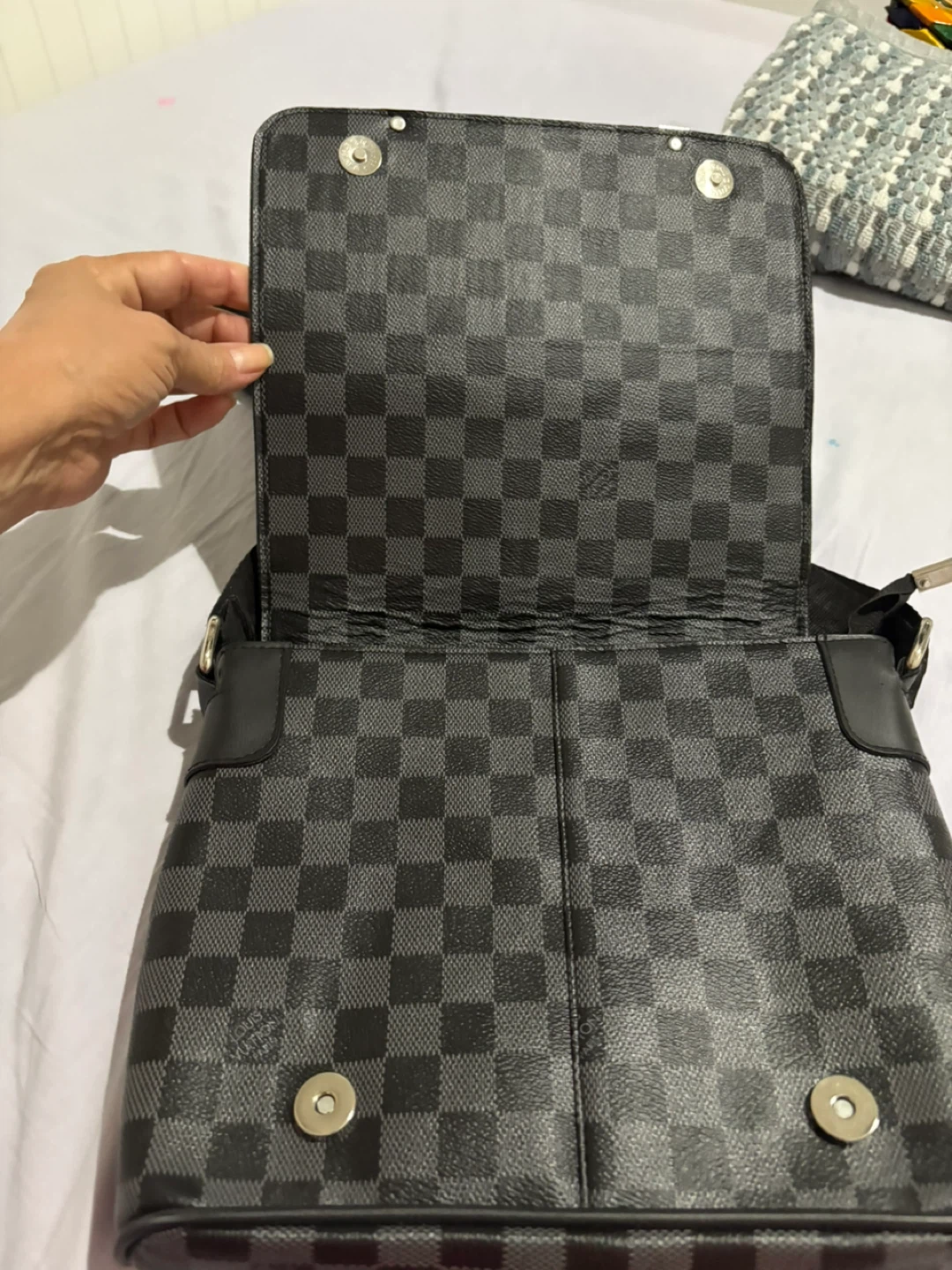 Louis Vuitton Damier Ebene Messenger Bag - photo 2